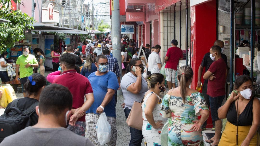Um grande número de pessoas saiu às ruas sem necessidade, aponta IBGE